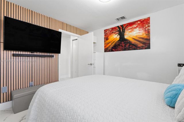 8822 NW 112th Ter, Hialeah Gardens, FL 33018