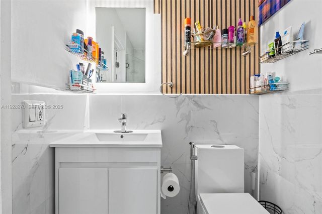 8822 NW 112th Ter, Hialeah Gardens, FL 33018