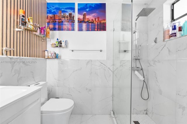 8822 NW 112th Ter, Hialeah Gardens, FL 33018