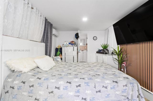 8822 NW 112th Ter, Hialeah Gardens, FL 33018