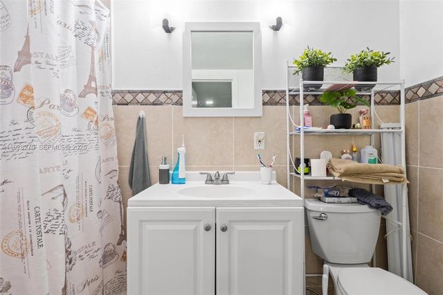 8822 NW 112th Ter, Hialeah Gardens, FL 33018