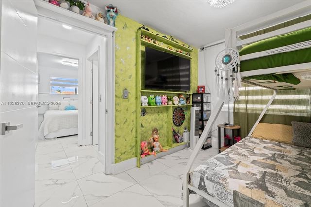 8822 NW 112th Ter, Hialeah Gardens, FL 33018