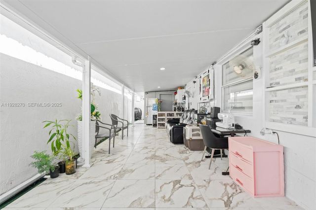 8822 NW 112th Ter, Hialeah Gardens, FL 33018