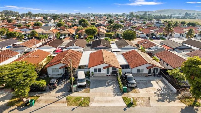 8822 NW 112th Ter, Hialeah Gardens, FL 33018