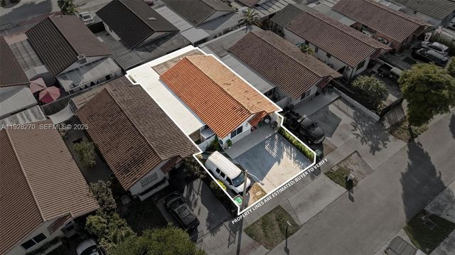 8822 NW 112th Ter, Hialeah Gardens, FL 33018