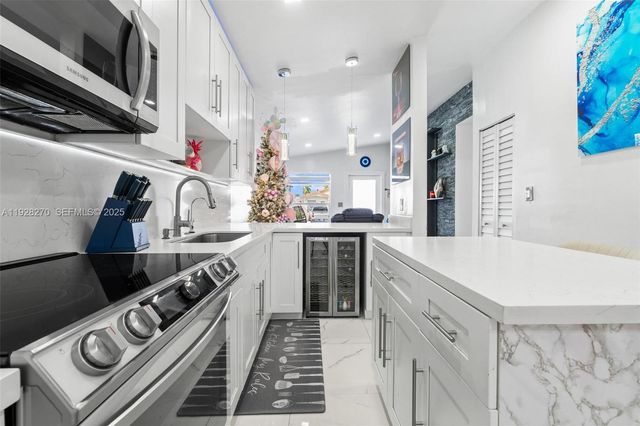 8822 NW 112th Ter, Hialeah Gardens, FL 33018