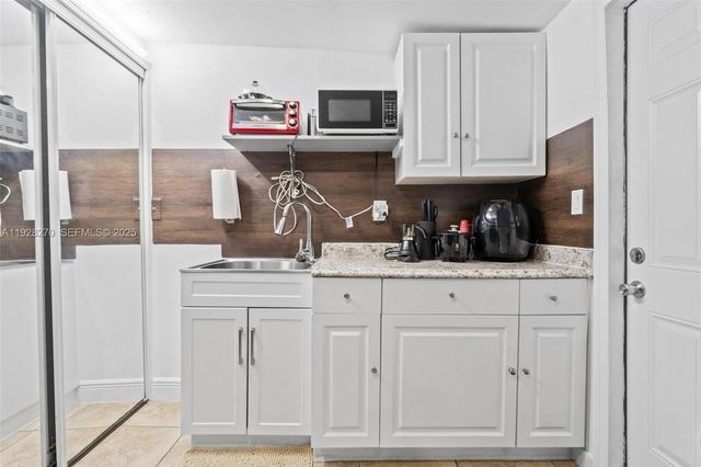 8822 NW 112th Ter, Hialeah Gardens, FL 33018