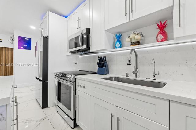 8822 NW 112th Ter, Hialeah Gardens, FL 33018