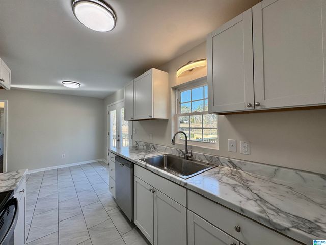 645 SKYVIEW LAKE ROAD, Warrior, AL 35180