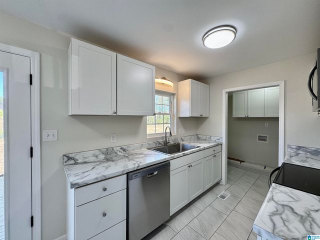 645 SKYVIEW LAKE ROAD, Warrior, AL 35180