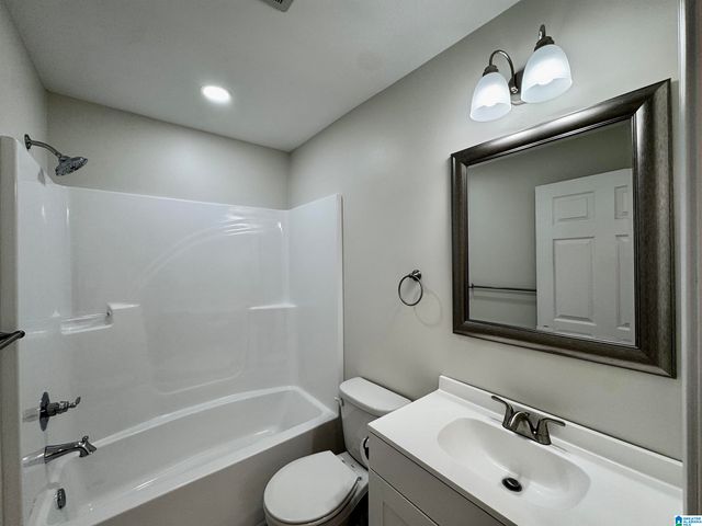 645 SKYVIEW LAKE ROAD, Warrior, AL 35180