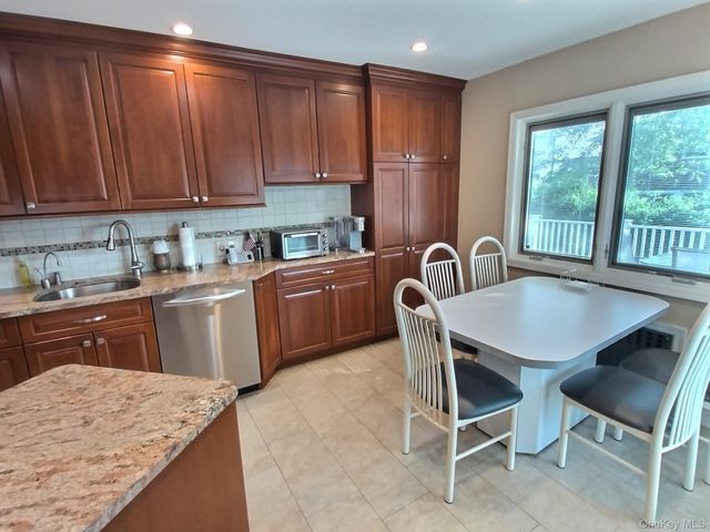 3452 Turf Road, Oceanside, NY 11572
