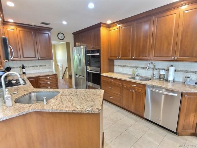 3452 Turf Road, Oceanside, NY 11572