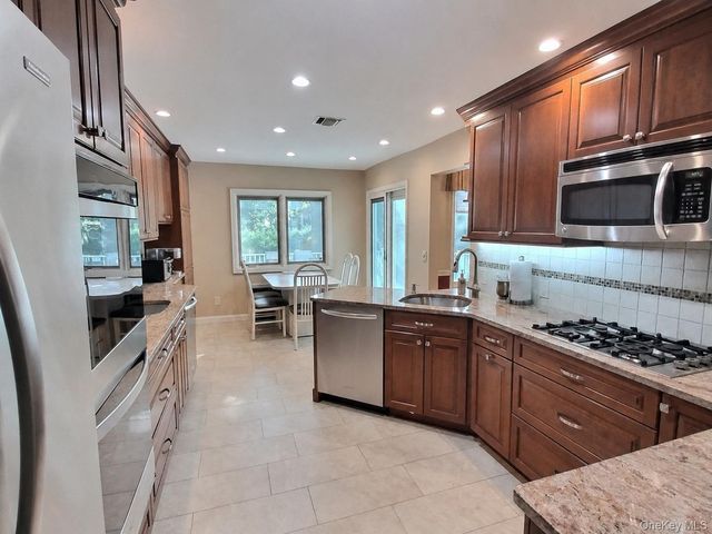 3452 Turf Road, Oceanside, NY 11572