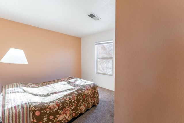 1527 Los Jardines Place NW, Albuquerque, NM 87104