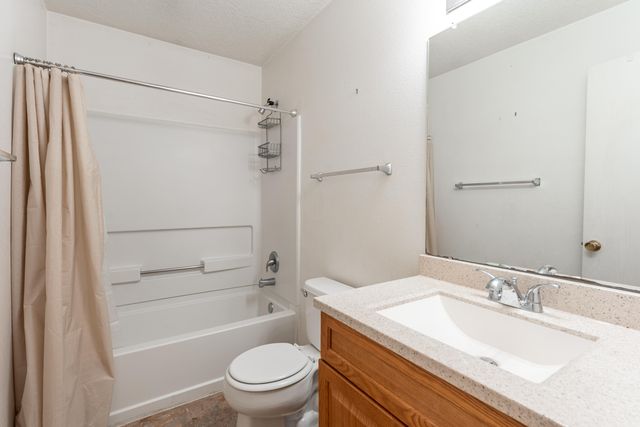 1527 Los Jardines Place NW, Albuquerque, NM 87104