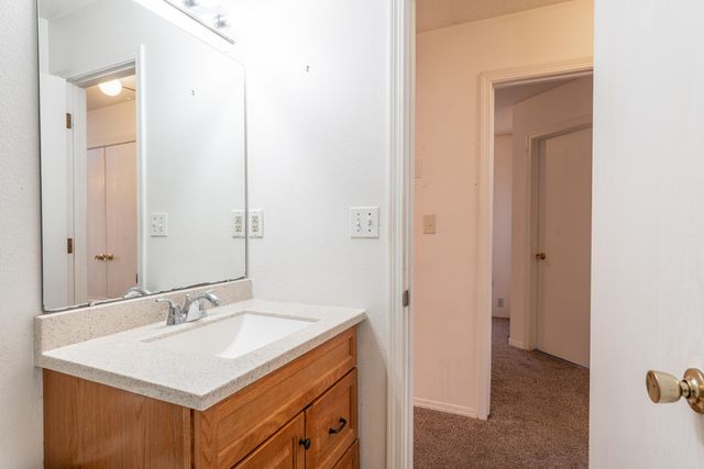 1527 Los Jardines Place NW, Albuquerque, NM 87104