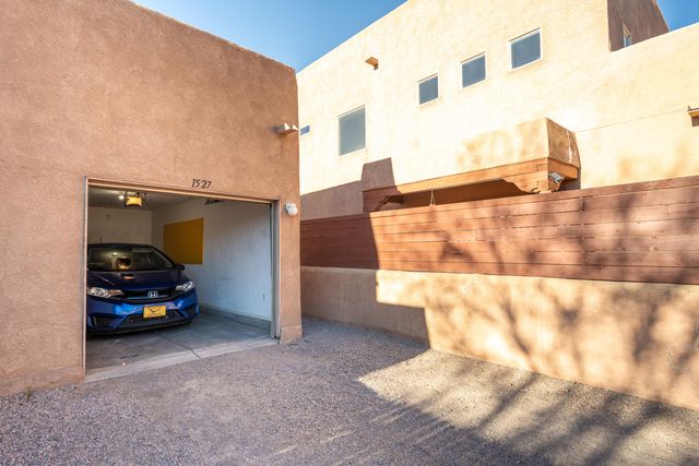 1527 Los Jardines Place NW, Albuquerque, NM 87104