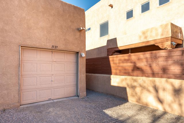 1527 Los Jardines Place NW, Albuquerque, NM 87104
