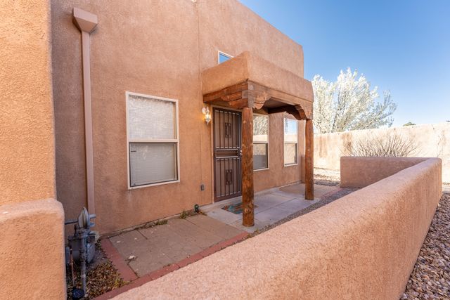 1527 Los Jardines Place NW, Albuquerque, NM 87104