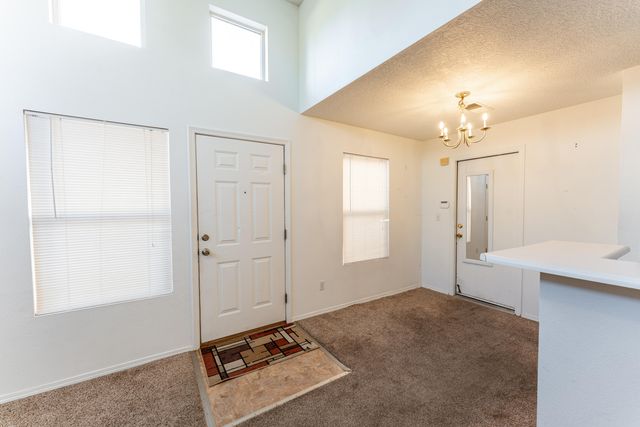 1527 Los Jardines Place NW, Albuquerque, NM 87104