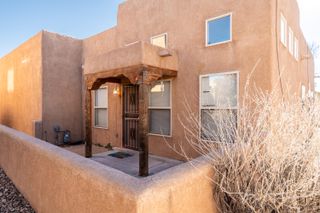 1527 Los Jardines Place NW, Albuquerque, NM 87104