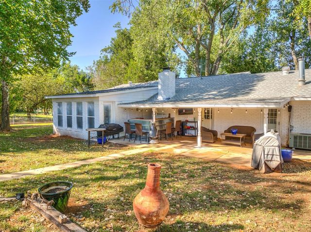 12724 S Coltrane Road, Edmond, OK 73034