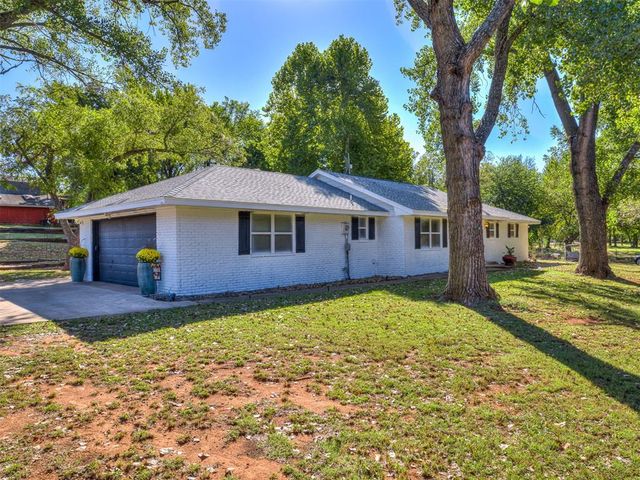 12724 S Coltrane Road, Edmond, OK 73034