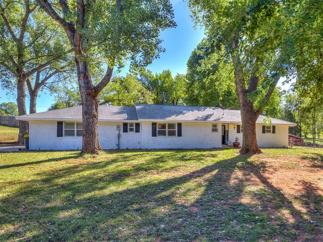 12724 S Coltrane Road, Edmond, OK 73034