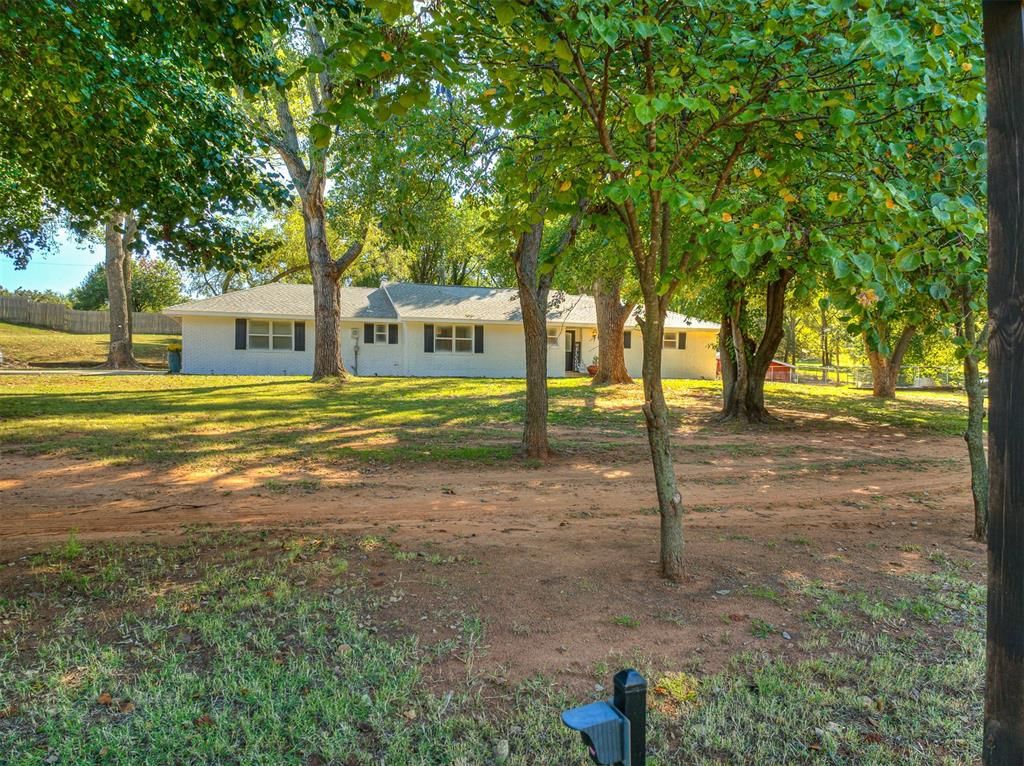 12724 S Coltrane Road, Edmond, OK 73034