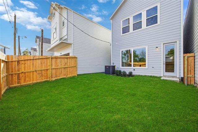 5668 Nolda Street, Houston, TX 77007