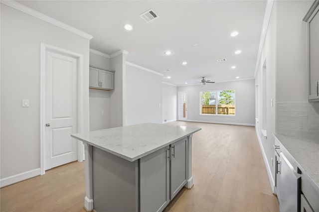 5668 Nolda Street, Houston, TX 77007