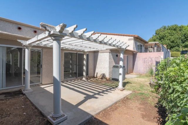 5655 Falling Leaf, Jurupa Valley, CA 92509