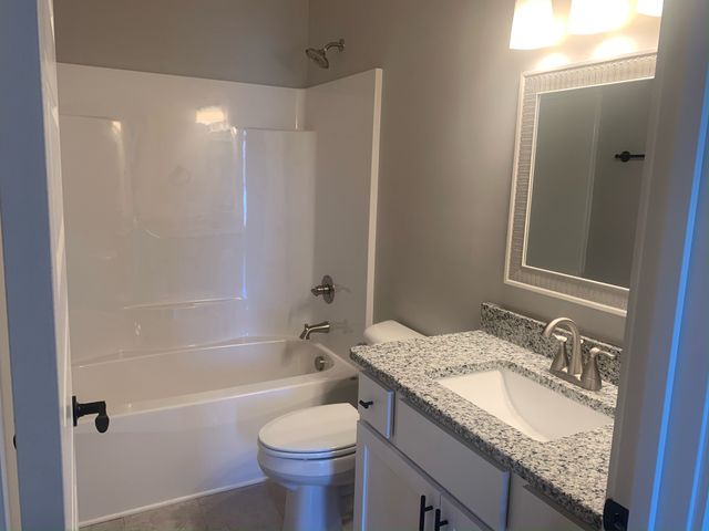 124 Grayson Ln, White House, TN 37188