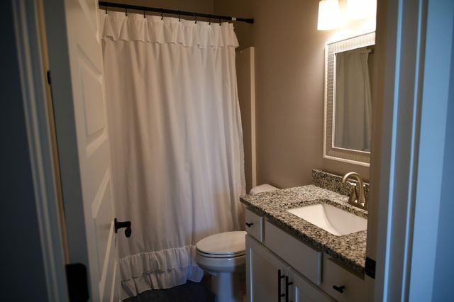 124 Grayson Ln, White House, TN 37188