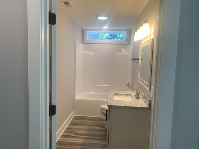 124 Grayson Ln, White House, TN 37188