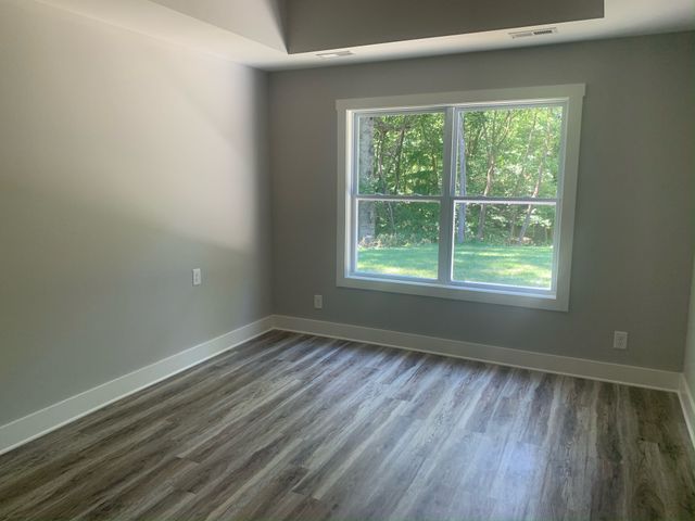 124 Grayson Ln, White House, TN 37188
