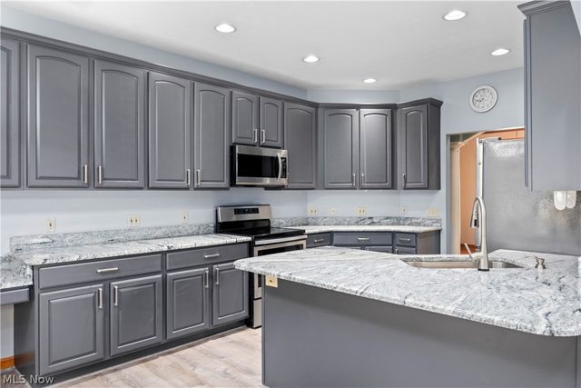 5317 Middlebury Court, Sheffield Village, OH 44054