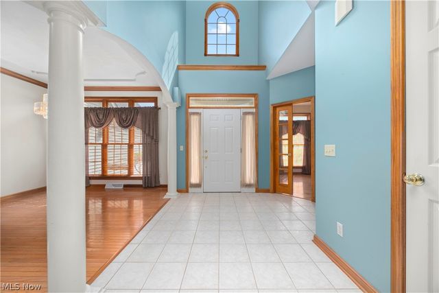 5317 Middlebury Court, Sheffield Village, OH 44054