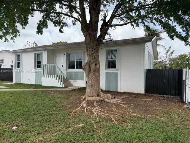 9760 SW 210th St, Cutler Bay, FL 33189