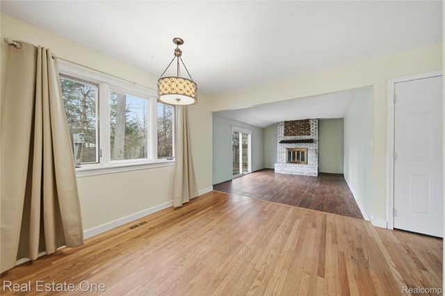 2276 Lakewood Way, Hamburg Township, MI 48169