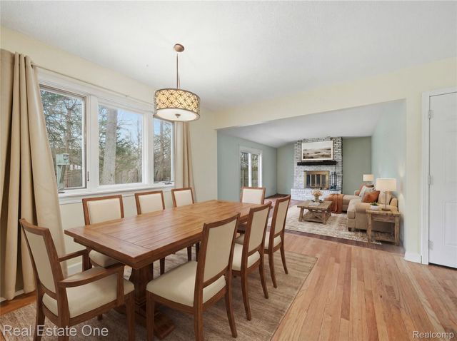 2276 Lakewood Way, Hamburg Township, MI 48169