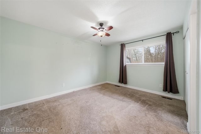 2276 Lakewood Way, Hamburg Township, MI 48169