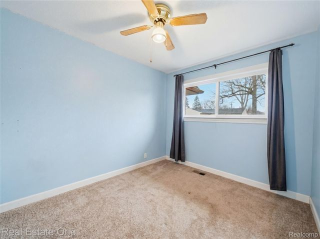 2276 Lakewood Way, Hamburg Township, MI 48169