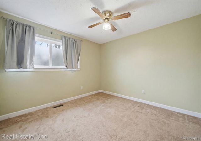 2276 Lakewood Way, Hamburg Township, MI 48169