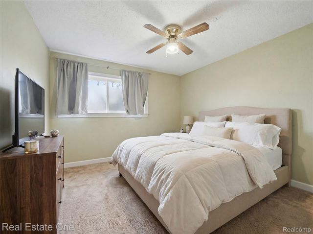 2276 Lakewood Way, Hamburg Township, MI 48169