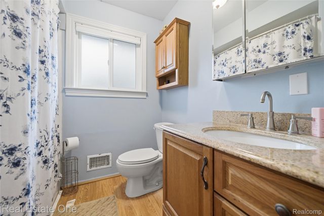 2276 Lakewood Way, Hamburg Township, MI 48169