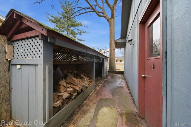 2276 Lakewood Way, Hamburg Township, MI 48169