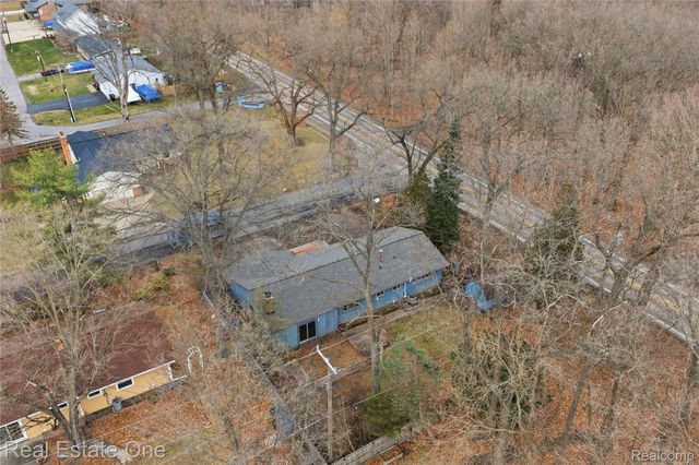 2276 Lakewood Way, Hamburg Township, MI 48169