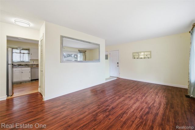 2276 Lakewood Way, Hamburg Township, MI 48169